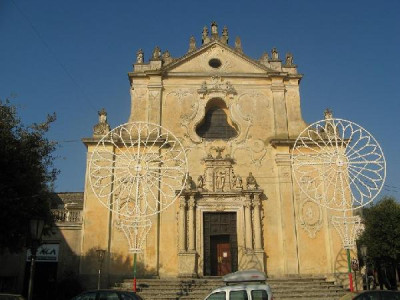 Tricase -piazza Giuseppe Pisanelli - Un suggestivo scorcio della Chiesa di San Domenico Tricase -piazza Giuseppe Pisanelli - Un suggestivo scorcio della Chiesa d...